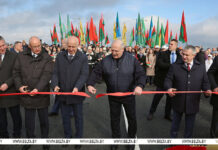 Александр Лукашенко в Мозыре открыл обновленный мост через Припять