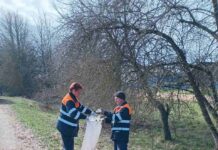 «Обочина — не урна!» Два мешка мусора на каждом километре собирают наши дорожники