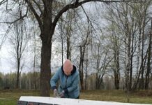 Трудовой десант в Горках: школьники и педагоги привели в порядок мемориал погибшим землякам