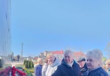 Цветы к памятнику Ильичу: в Старых Дорогах прошла памятная акция