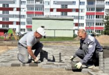 В Старых Дорогах строят «Велодом» для хранения велосипедов