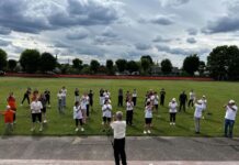 Жители Старых Дорог массово вышли на народную зарядку