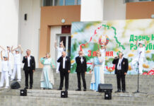 «Сильны в единстве, едины в песне»: в Старых Дорогах прошел праздничный концерт под открытым небом (Фото)