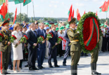 Символ мужества и гордости народа. Торжества по случаю Дня Независимости Беларуси проходят на Кургане Славы