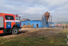 Пожар в Старых Дорогах: спасатели тушили цех по обработке древесины