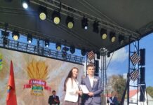 На областных «Дожинках» водитель ОАО им. Скворцова и Майорова был отмечен ценным подарком от областного комитета Белорусского профсоюза работников АПК