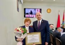 Губернатор вручил Почетную грамоту облисполкома Наталье Якубицкой
