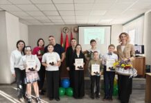 Дети стародорожских медиков растрогали родителей на конкурсе «Подарок маме и папе»